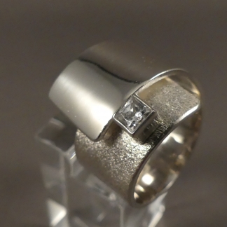 Strakke zilveren ring