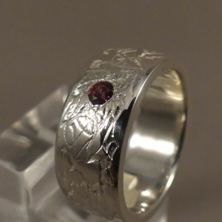 brede zilveren ring met steen