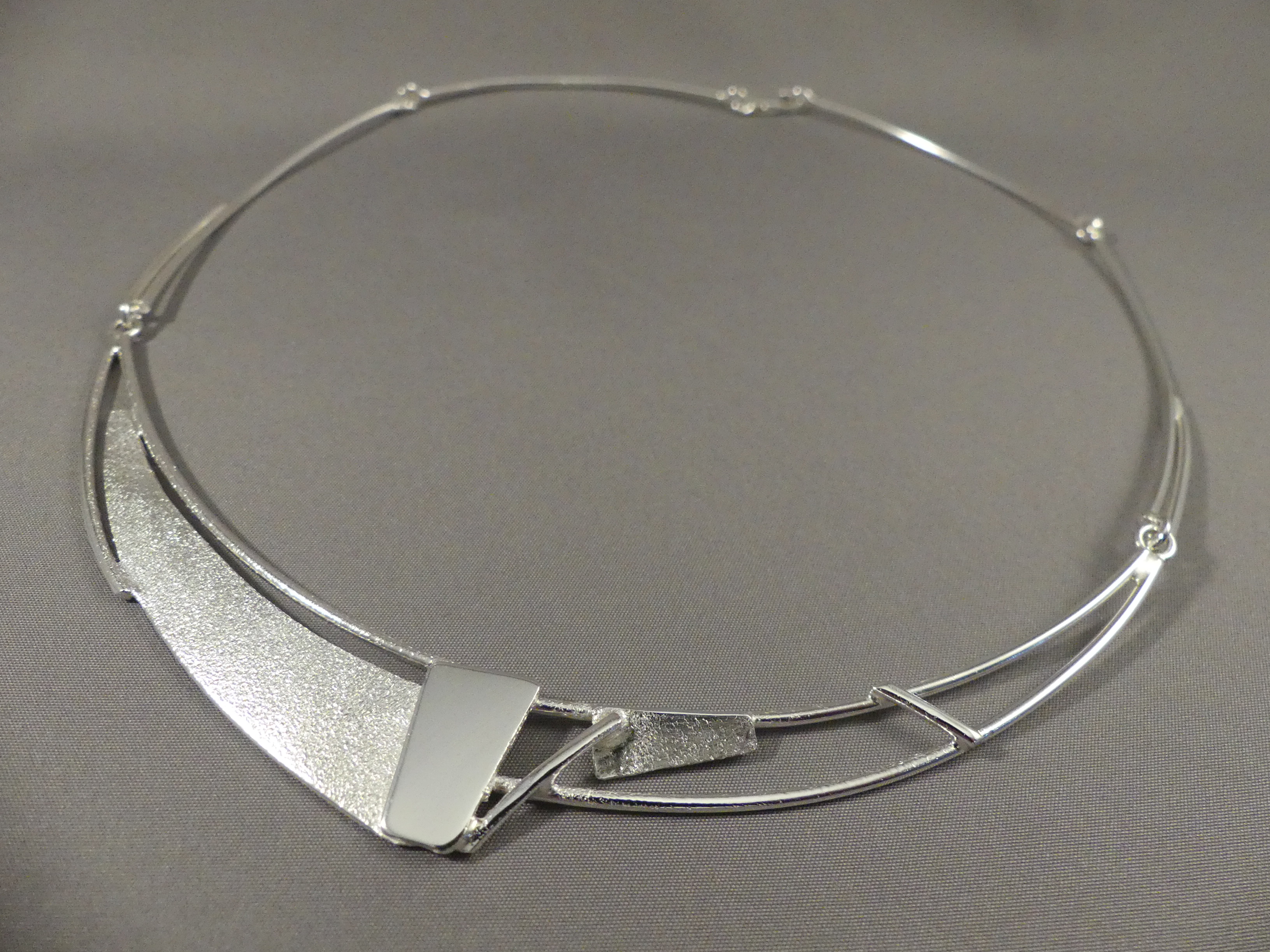 Stoffig schandaal ei Choker ketting zilver | Juwelier Helmond
