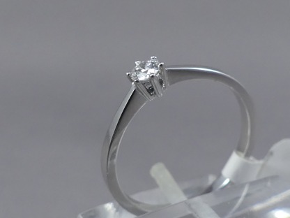 witgouden ring met diamant