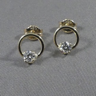 Gouden oorbellen met diamant